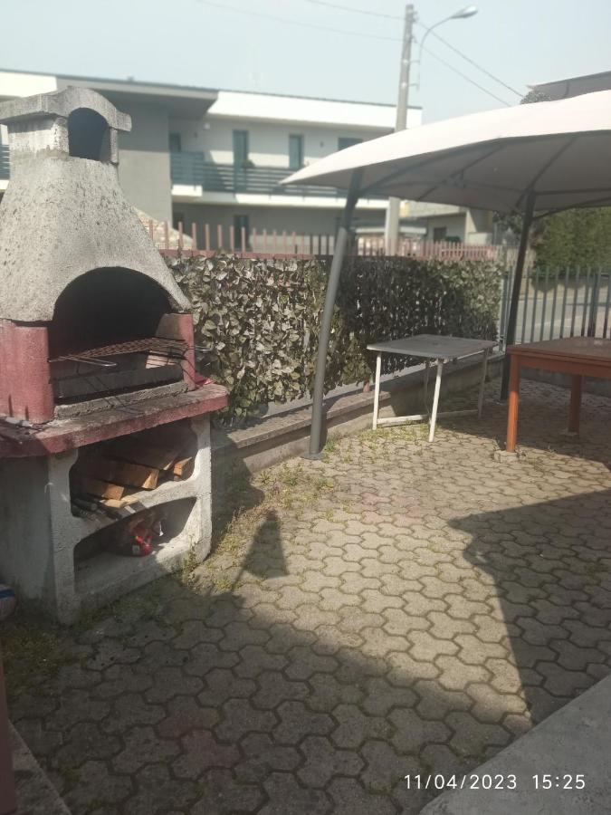 Alice Nel Paese Delle Meraviglie Sulbiate Kültér fotó