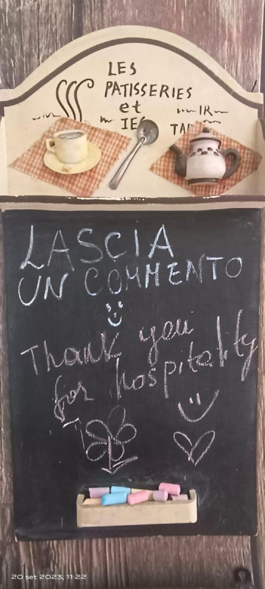 Alice Nel Paese Delle Meraviglie Sulbiate Kültér fotó