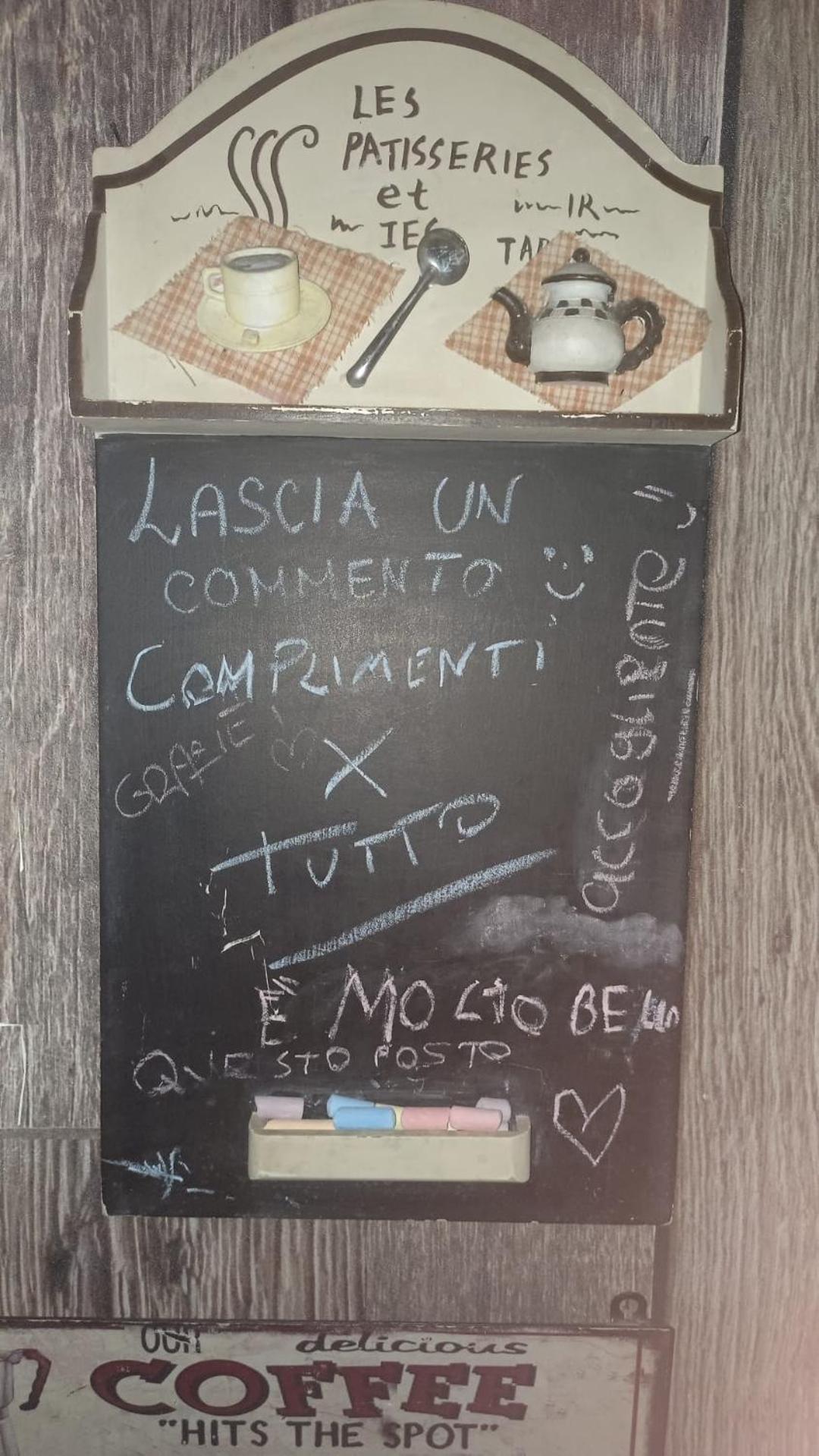 Alice Nel Paese Delle Meraviglie Sulbiate Kültér fotó