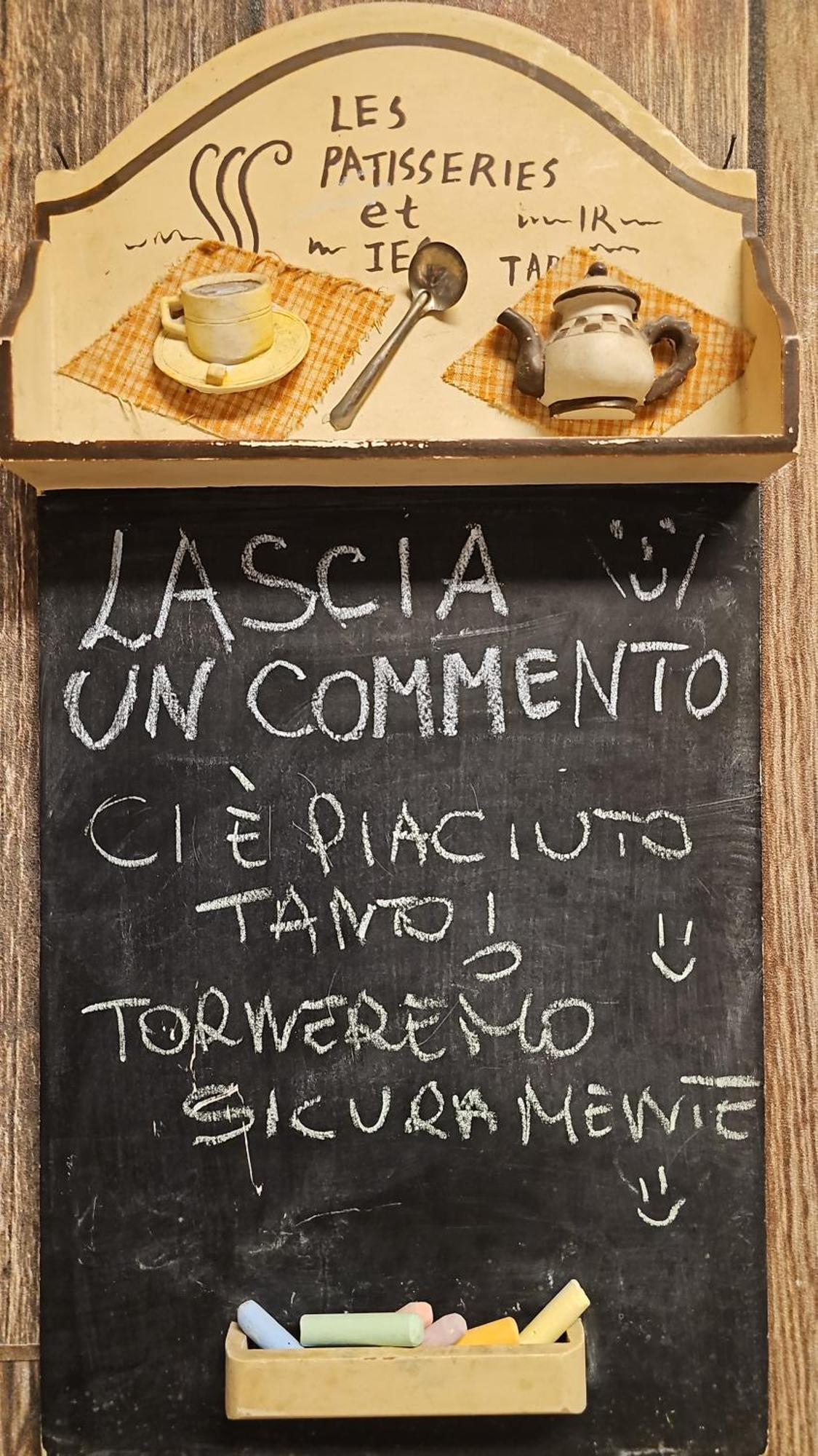 Alice Nel Paese Delle Meraviglie Sulbiate Kültér fotó